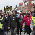 FOTO-REPORTAŽA: 15 fotografija sa protesta u Vršcu – i Zrenjaninci pumpaju žestoko!