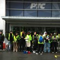 Manje grupe studenata u blokadi i dalje blokiraju zgrade RTS-a i RTV-a FOTO