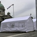Urednicu portala KoSSev ometao mladić ispred Skupštine dok je snimala šatore