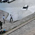Neverovatna scena na apatinskoj marini! Majstori izvodili radove, auto im završio u Dunavu: "Sve se toliko brzo dešavalo da…
