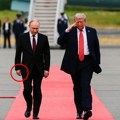 (Video): Putin dok hoda ne pomera levu ruku, uvek mu stoji uz telo: Otkriven zlokoban razlog "revolveraškog hoda" ruskog lidera…