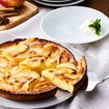 Вирални колач од јабука са само једним јајетом – рецепт који сви деле