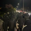 "Migranti siluju naše žene, otimaju decu, pljačkaju..." i navijači izašli na ulice Podgorice! Obišli grad, pa poručili: Nećemo…