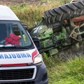 Prevrnuo se traktor, poginuo muškarac (58): Tragedija u selu kod Ražnja