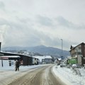 Oko 20 centimetara snega u Prijepolju i Priboju, nadležne službe na terenu