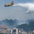 Požar kod Šibenika: Stihiju gase četiri kanadera i 72 vatrogasca, odbranjena jedna kuća