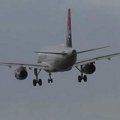 Avioni i oluja: Stručnjak otkriva zašto letelica "propada", šta znači kada se upali znak za pojas i da li će ovog leta biti…