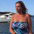 Skinula se žena Siniše Mihajlovića: Arijana (54) pokazala obline, pozira na jahti sa šlicem do kuka, ljudi ne znaju gde pre da…