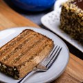 Reform torta po klasičnom receptu: Bogat fil od čokolade i kore pune oraha