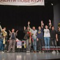 Uprkos pljusku, Dom kulture u Sečnju pun nade i emocija: Suze radosnice, dugi aplauzi i vera u promene! Tribina Studentske…