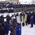 (Foto, video) pobuna u ruskoj republici: Ovo se retko viđa u Putinovoj Rusiji: Policija opkolila skup i hapsi, 1.500 besnih…