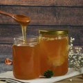 Zašto je dobro pojesti kašičicu meda pre spavanja?