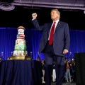 Tramp uz tortu i balone proslavio rođendan, Bajden mu čestitao: Od jednog starca drugome