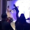 Mladoženja pustio mladin eksplicitni snimak na svadbi: Svatovi gledali sa kim je imala intimne odnose, svi zanemeli (video)