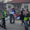 Emotivni susret studenata iz Leskovca i gimnazijalaca iz Lebana koji su pešačili do Bošnjaca – VIDEO