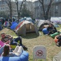 „Kako ćemo da završimo godinu?“: Bivši košarkaš Zvezde (50) na protestu u Pionirskom parku
