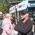 „Sramota nas je“: Novosađani oterali naprednjake s Detelinare, štand SNS uklonjen nakon protesta građana VIDEO