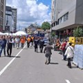 Štandovi sa hranom, tonske probe, stolice na glavnom trgu: Ovako izgleda centar Niša pred skup "Ne damo Srbiju" (foto, video)