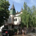 Dvorac poznate srpkinje bode oči prolaznicima: Ima bogate roditelje, a pričalo se da je htela da skoči sa mosta zbog dečka