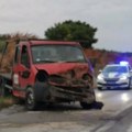 Nezgoda kod Sivca: Kamion se zakucao u zemlju rasutu zbog radova: Hauba potpuno smrskana (foto)