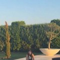 “Ljubavni problem?” Natašina ćerka u problemu, pevačica je tajno snimala: Hana sedi na podu i ne diže glavu