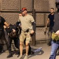 Neredi u Srbiji: Demolirane prostorije SNS, policija pretukla momka u Valjevu