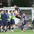 Romantičari sa Banovog brda kući pevajući (foto, video)