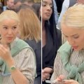 Bivša Saše Kovačevića i pevača "Magla" benda bežala od medija: Lepa plavuša ljubila se sve vreme skrivala od kamera
