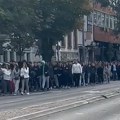Velika kolona gimnazijalaca krenula prema Skupštini Srbije VIDEO