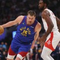 VIDEO Jokić postrojio sudije, a onda i rivala: Denver dugo nije izgledao ovako dominantno, upisao najlakši tripl-dabl u sezoni…