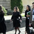 Miljana Kecmanović stigla u sud, prethodno dovezen njen sin