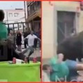 Bik iskasapio i ubio čoveka nasred ulice: Uznemirujući snimak se širi mrežama! Pobesnela životinja ga dohvatila rogovima, onda…