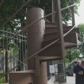 Deo originalnog stepeništa Ajfelove kule prodat za skoro pola miliona evra