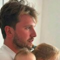 U jeku borbe za starateljstvo, Luka Dončić podelio novu objavu: Ne odvaja se od ćerki, svi primetili jedno
