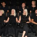 Komemoracija Andriji Bajiću: Supruga Mala Cana stigla prva, sva u crnini, drže je da ne padne