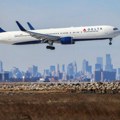 Misteriozni miris u avionu! Boing 787 hitno prinudno sleteo! Posadi naglo pozlilo na putu za Filadelfiju