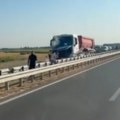 (VIDEO) Teška saobraćajna nesreća na moto-putu Šabac – Loznica: OBUSTAVLJEN SAOBRAĆAJ