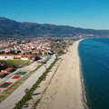 Drama tokom odmora u Asprovalti: Nišlijka se umalo utopila u moru, spasio je Zemunac