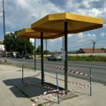 Ko kaže da u Kragujevcu nema NOVIH STAJALIŠTA? Evo, u Stanovu "pečurke", sveže, taze, pravo iz sedamdesetih godina prošlog veka…