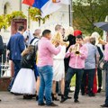 "Vi i vaše pauze": Bend naglo prekinuo svirku, pa šokirao i mladence i goste (video)