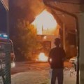 Izgorela kuća u centru Leskovca preko puta Šop-Đokićeve kuće – VIDEO