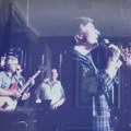 Pesma, koju je Toma otpevao samo jednom, posvećena je njegovoj prvoj velikoj, ali tragičnoj ljubavi