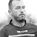Srpski fudbaler preminuo posle kraće borbe sa bolešću: Klub se potresnim rečima oprostio od njega