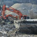Kineski radnici porušili dotrajali most u lučanima: Niče novi preko reke Bjelice u naselju Dljin, on će u značajnoj meri…