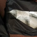 U naselju Busije uhapšene dve osobe zbog proizvodnje i trgovine drogom: 50 kilograma maruhuane spakovali u torbe