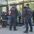 VIDEO Napad na studente ispred Rektorata, dvoje povređeno: Izbori trajali do 16 časova, u prostoriji gde su se održavali…