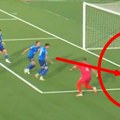 Pa da li je moguće?! Nećete verovati kakav gol je postigao Kalulu