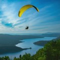 Čovek u Kini preživeo paraglajding na 8.500 metara