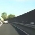 Novosađanka vozila džip po Hrvatskoj, zamalo izazvala udes: Šokantan snimak iz Slavonije