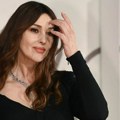 Гола Моника Белучи: Најлепша глумица на свету објавила слике које су опчиниле свет, на грудима само налепнице
